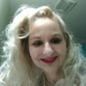 Meet your Posher, Carolyn